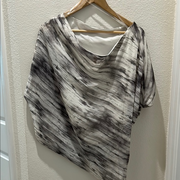 Tyche Tops - Assymetrical Off shoulder NWOT Elegant Black and White Women's Top